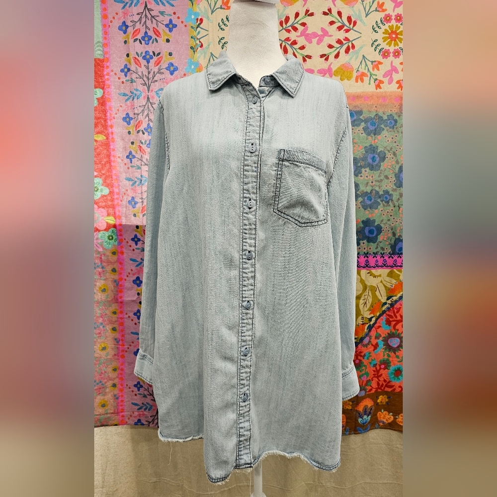 Soft Surroundings Women's Chambray Shirt Light Blue Button Down Top Size Lg